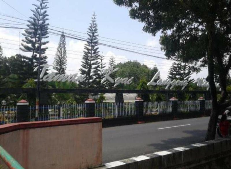 De Ikut Bojo Homestay Magelang Bagian luar foto