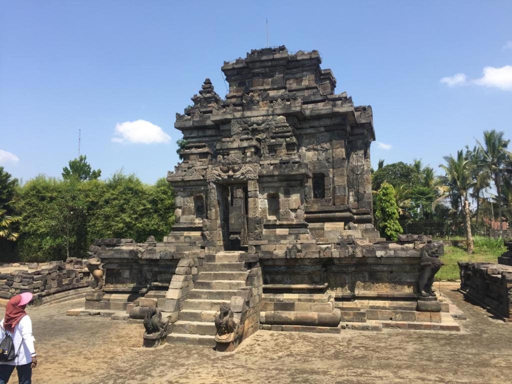 De Ikut Bojo Homestay Magelang Bagian luar foto