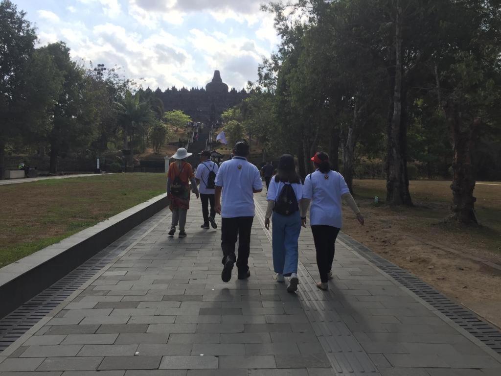 De Ikut Bojo Homestay Magelang Bagian luar foto