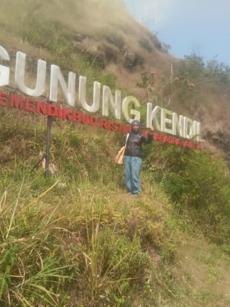 De Ikut Bojo Homestay Magelang Bagian luar foto